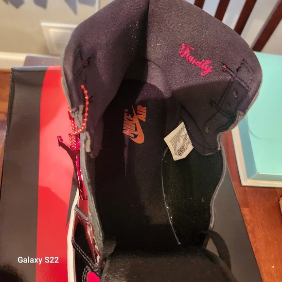 Jordan 1 Retro High OG Patent Bred - Picture 5 of 6